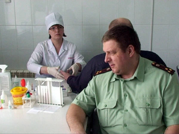 Сотрудники ФСКН приняли участие в сдаче крови