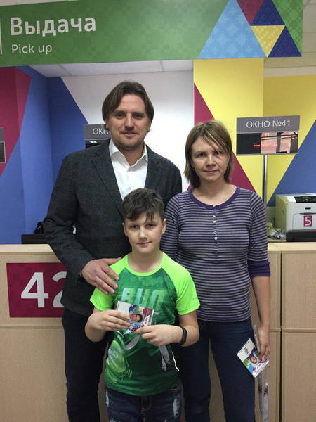 Посол Нижнего Новгорода на Чемпионате мира по футболу FIFA 2018™ Дмитрий Булыкин вручил нижегородцам Паспорта болельщиков
