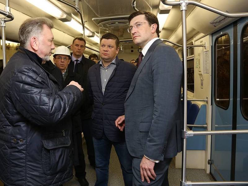 Глеб Никитин проехал на тестовом поезде метро от станции «Московская» до станции «Стрелка»