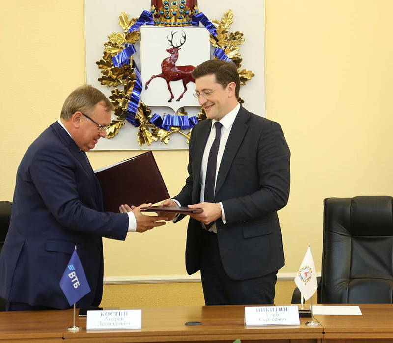 Глава Нижегородской области Глеб Никитин и глава ВТБ Андрей Костин подписали соглашение о сотрудничестве
