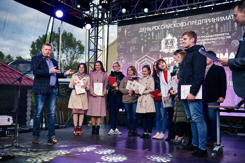 Максим Черкасов вручил дипломы курсантам Школы деловой журналистики при нижегородском минпроме