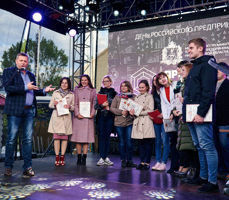 Максим Черкасов вручил дипломы курсантам Школы деловой журналистики при нижегородском минпроме