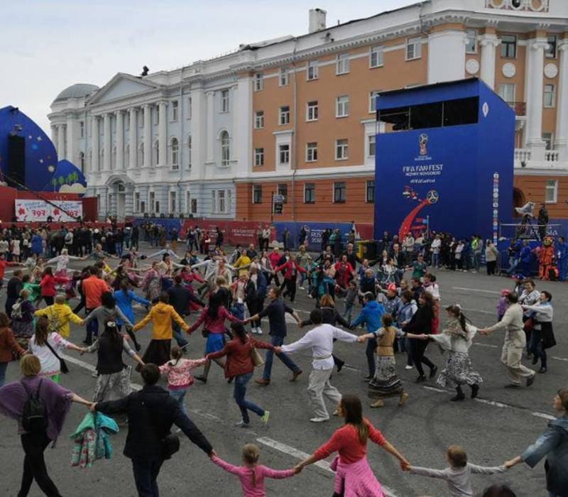 Впервые большой хоровод закружили в самом центре Нижнего Новгорода
