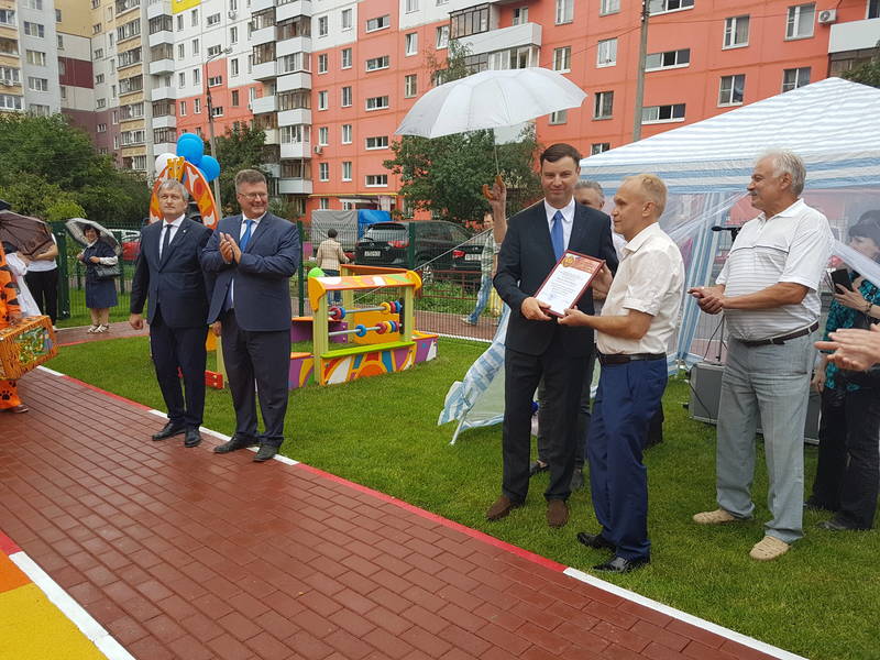 Нижегородский дом образцового содержания получил подарок от Фонда содействия реформированию ЖКХ и Российского книжного союза