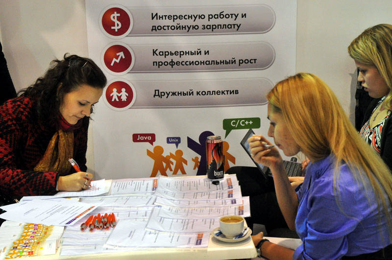 Выпускникам  вузов не так просто найти работу