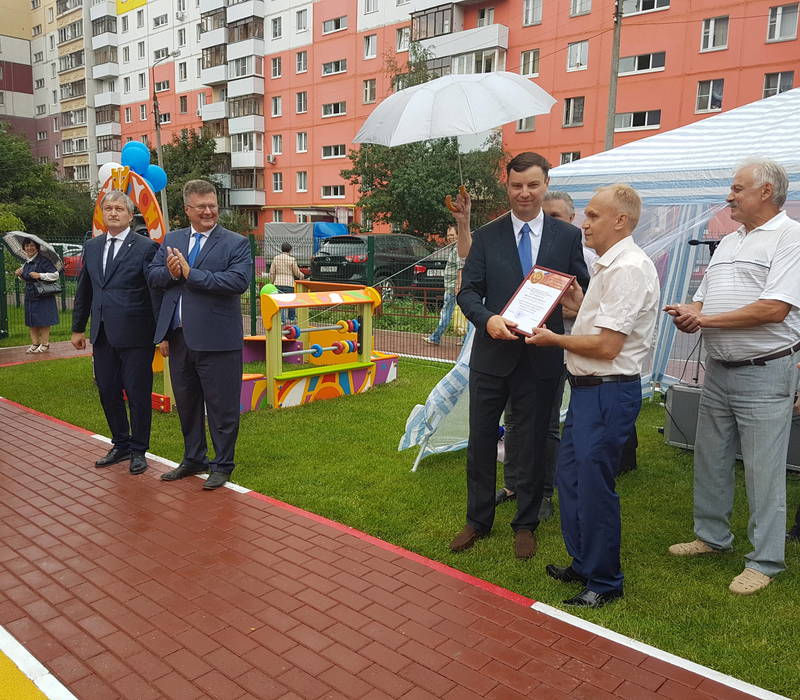 Нижегородский дом образцового содержания получил подарок от Фонда содействия реформированию ЖКХ и Российского книжного союза