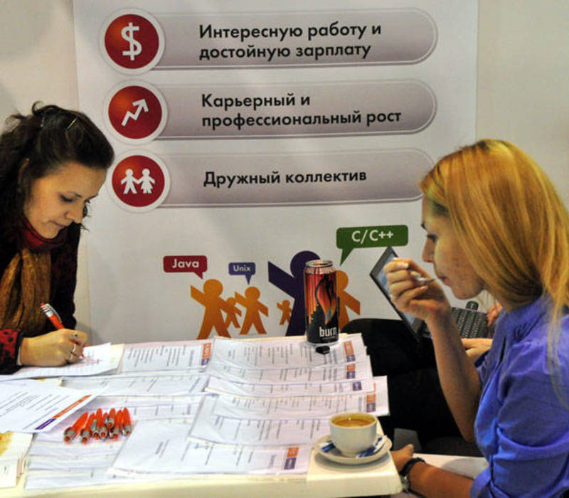 Выпускникам  вузов не так просто найти работу