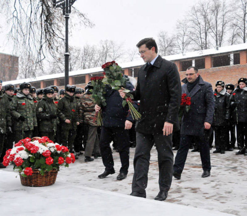 Глеб Никитин возложил цветы к рубке подводной лодки С-13 в Нижегородском кремле (фоторепортаж)