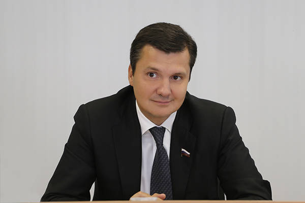 Денис Москвин: «Благодаря деятельности Глеба Никитина наш регион очень выигрышно смотрится на фоне других субъектов РФ»