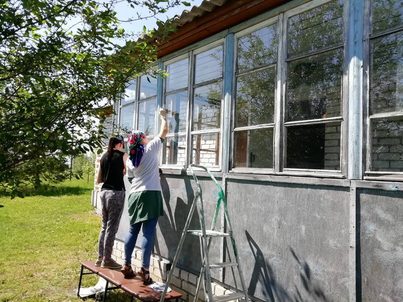 Нижегородские медики продолжают волонтерскую акцию «ДоброВСело» по благоустройству территорий сельских ФАПов