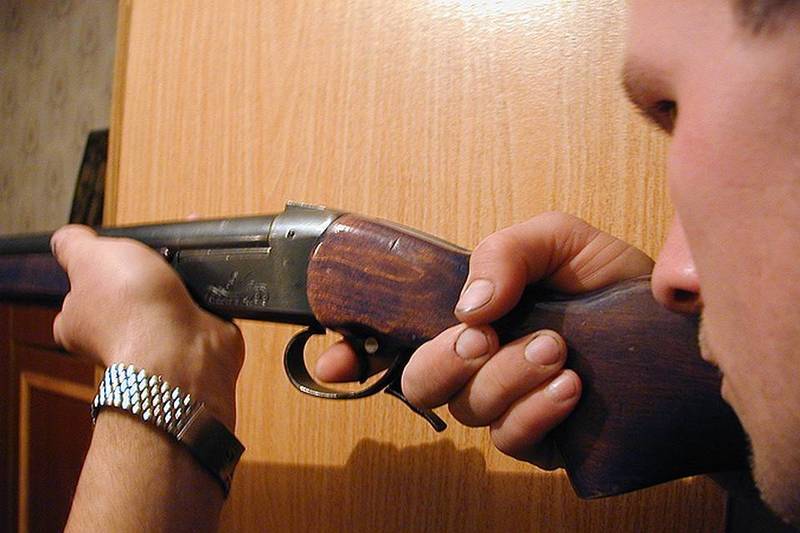Ружье выстрелило. До этого оно несколько лет пылилось в чулане