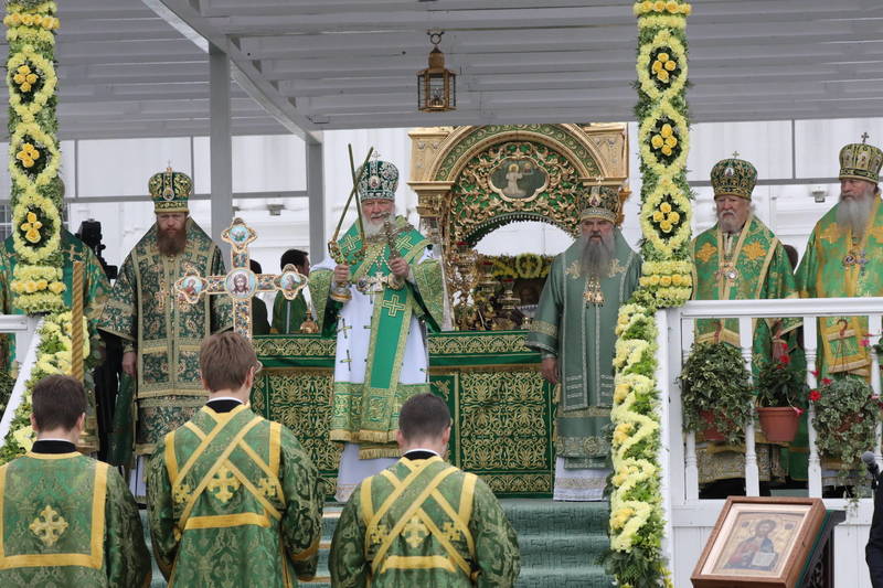 Патриарх Московский и всея Руси Кирилл проводит литургию в Дивееве