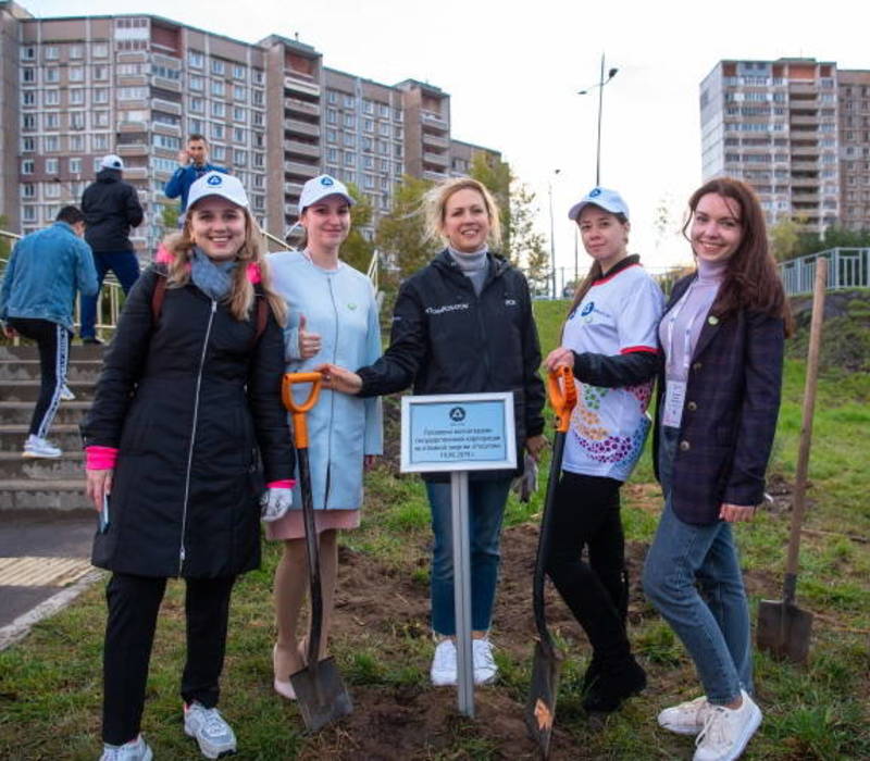 Ассоциация волонтерских центров совместно с ГК «Росатом» благоустроили набережную в Нижнем Новгороде