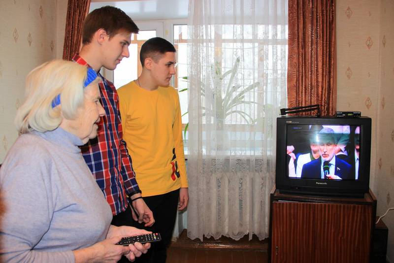 Глеб Никитин: «Было бы замечательно, если бы во всех муниципалитетах волонтёры помогали старшим в подключении к цифровому ТВ»