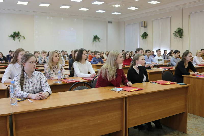 Школьников и студентов техникумов приглашают на конкурс по обществознанию