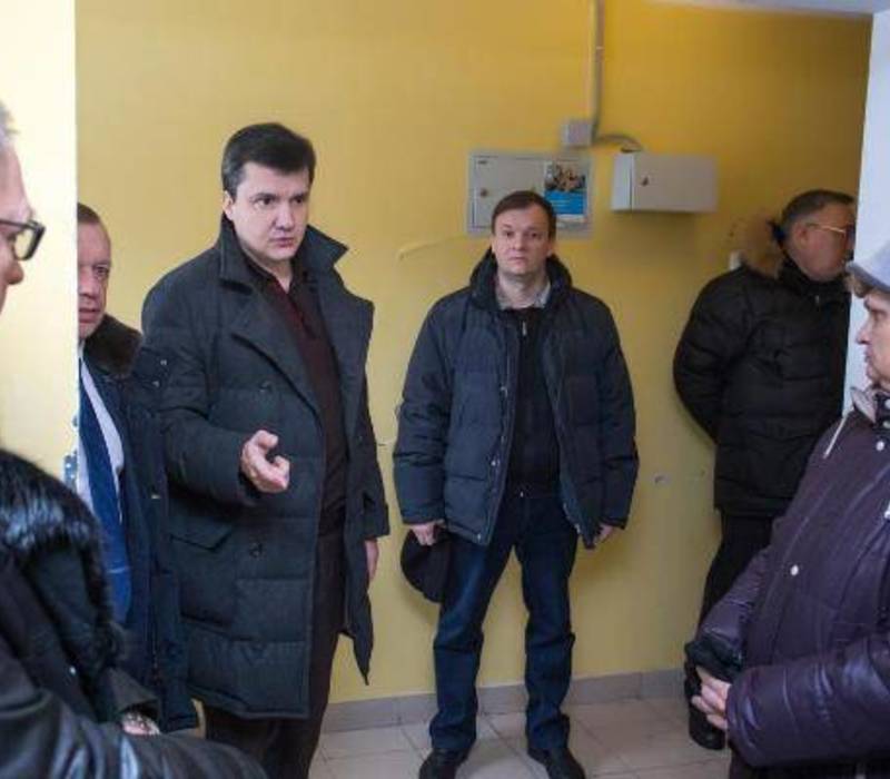 Денис Москвин взял на контроль решение проблемы с дефектами новых домов в Балахне