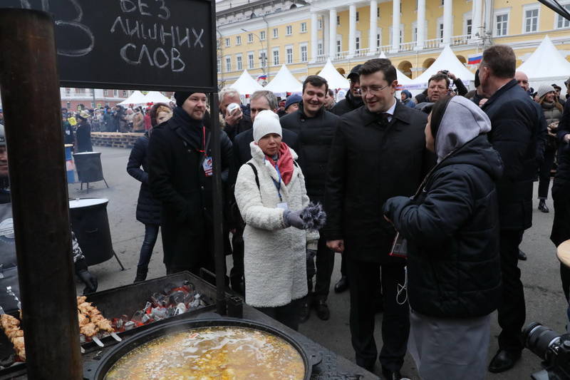 Глеб Никитин посетил гастрономический фестиваль «Кухни народов России»