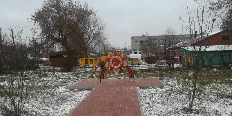 Дерево любви и детская площадка появились в одноименном поселке Дальнеконстантиновского района