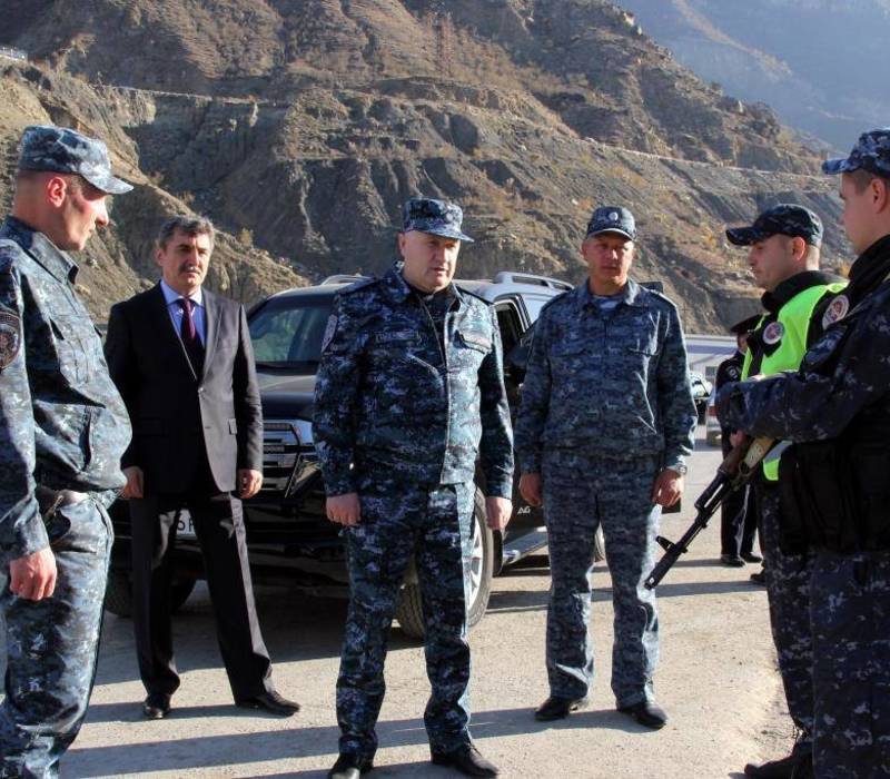 Начальник Нижегородского областного главка полиции посетил сотрудников ОВД, находящихся в командировке в Северо-Кавказском регионе