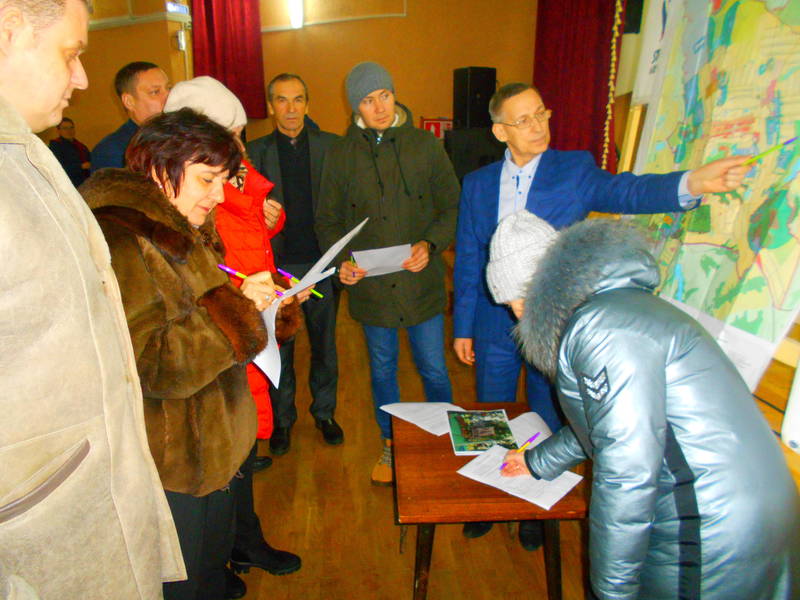 Дорожки для занятий скандинавской ходьбой, лыжероллерную трассу и горки для катания на санках предложили создать жители в р.п. Сосновское