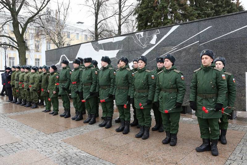 25 нижегородских призывников отправились на службу в Президентский и Семеновский полки