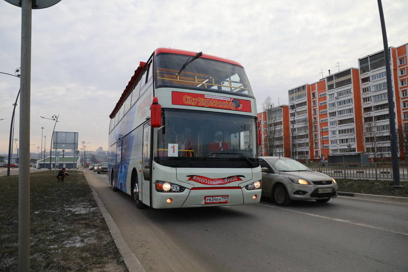 Двухэтажный экскурсионный автобус вышел в первый рейс в Нижнем Новгороде