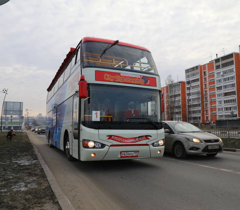 Двухэтажный экскурсионный автобус вышел в первый рейс в Нижнем Новгороде