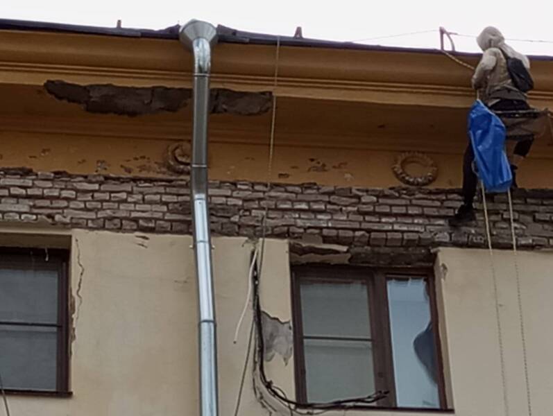 Фасад дома на Большой Покровской, 30А начали ремонтировать после проверки нижегородской Госжилинспекции