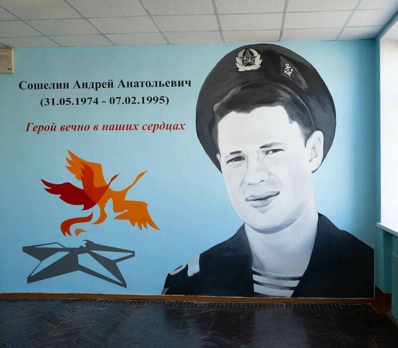 В школе №37 Нижнего Новгорода появился арт-объект в честь разведчика-радиста Андрея Сошелина