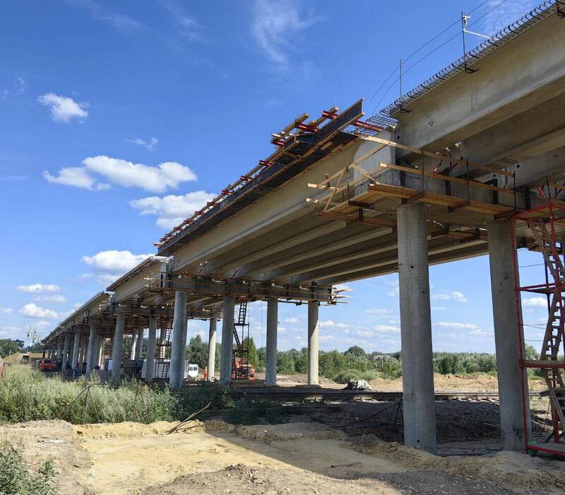 Готовность нового путепровода над железнодорожными путями в селе Выездное Арзамасского городского округа достигла 70%