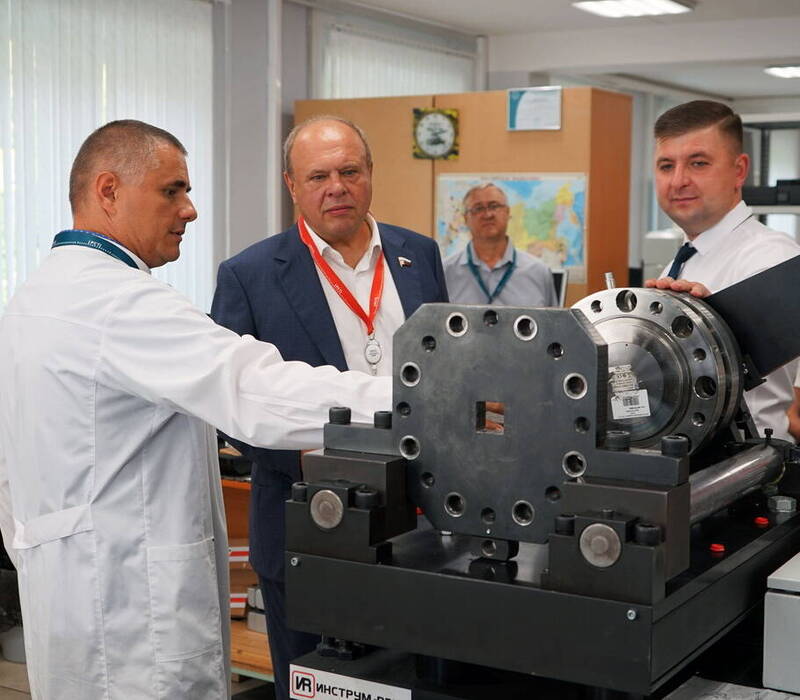 Анатолий Лесун ознакомился с разработками для развития отечественной промышленности в Нижегородском центре стандартизации, метрологии и испытаний