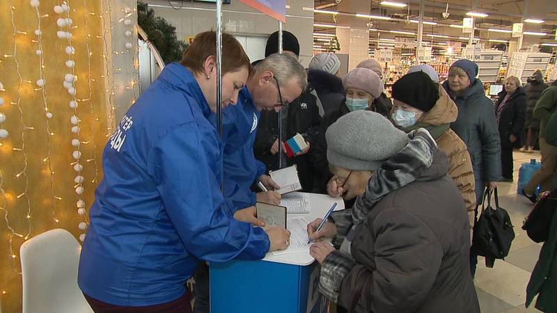 Более 800 волонтеров задействовано в сборе подписей за кандидата на выборы президента РФ Владимира Путина в Нижегородской области