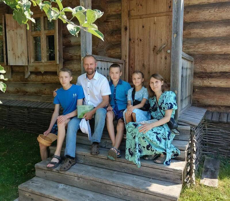 Семейство по фамилии Гроза
