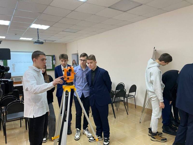 Более ста юных дзержинцев приняли участие в профориентационных мероприятиях в преддверии Форума городов трудовой доблести