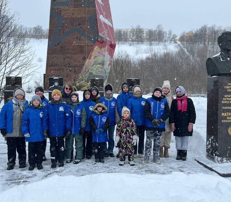 Более 300 памятников защитникам Отечества до 23 февраля очистят от снега волонтеры Победы
