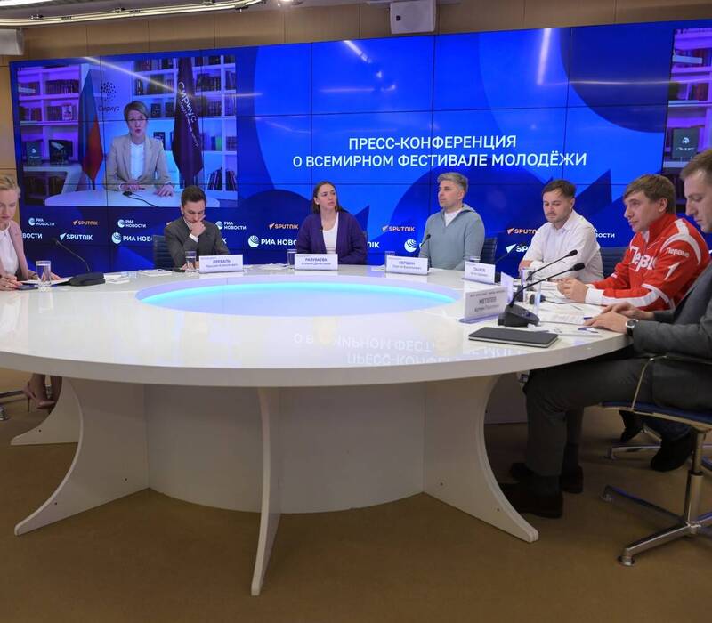 Более 100 выдающихся российских и зарубежных лекторов выступят на марафоне «Знание.Первые» в дни ВФМ-2024