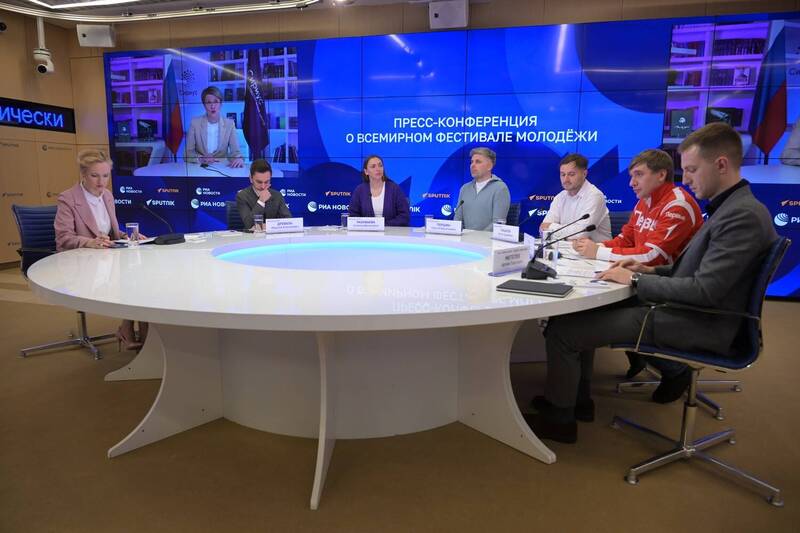 Более 100 выдающихся российских и зарубежных лекторов выступят на марафоне «Знание.Первые» в дни ВФМ-2024