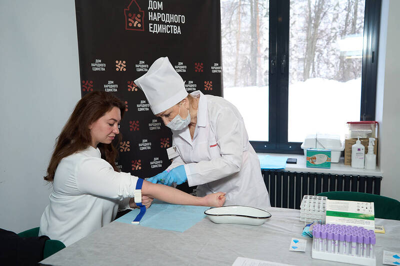 Нижегородцы сдали кровь на типирование и стали участниками предпремьерного показа фильма «Доноры блокадного Ленинграда»
