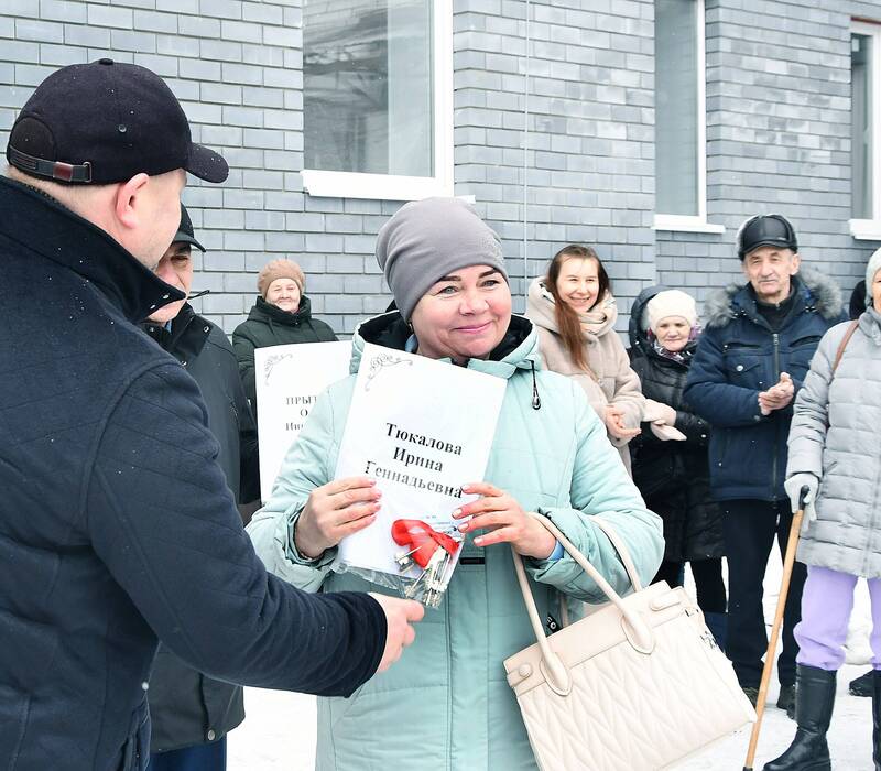 Более 100 человек из аварийного жилья в Шахунье получили ключи от новых квартир