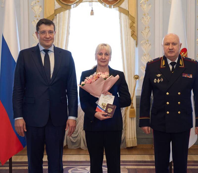 Глеб Никитин и Юрий Арсентьев торжественно вручили паспорта граждан Российской Федерации супругам Ремо и Биргит Кирш