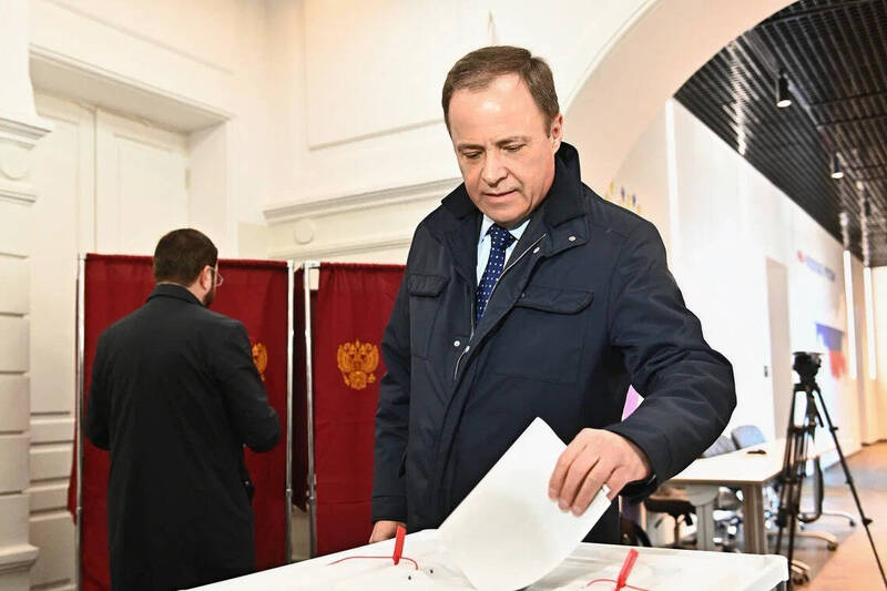 Полпред Президента в ПФО Игорь Комаров проголосовал на избирательном участке в Нижнем Новгороде