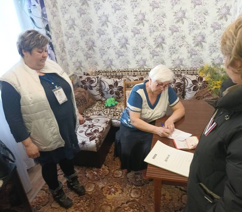Социальные участковые помогают нижегородцам проголосовать на дому