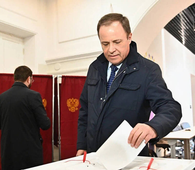 Полпред Президента в ПФО Игорь Комаров проголосовал на избирательном участке в Нижнем Новгороде