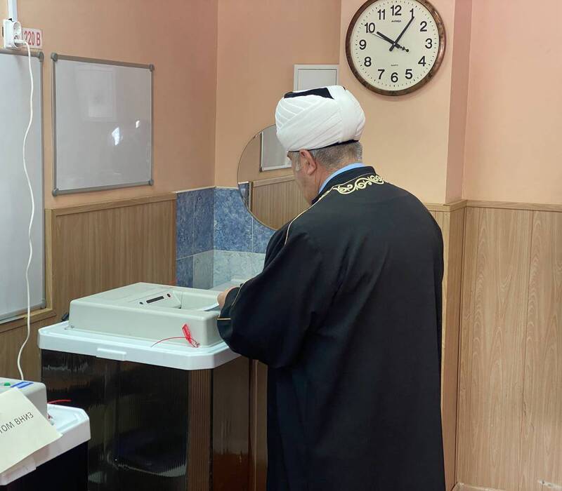 Председатель ДУМНО Гаяз-хазрат Закиров принял участие в голосовании на избирательном участке