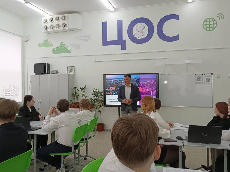 Александр Синелобов провел для нижегородских школьников «Урок цифры» о современных технологиях тестирования в сфере ИТ