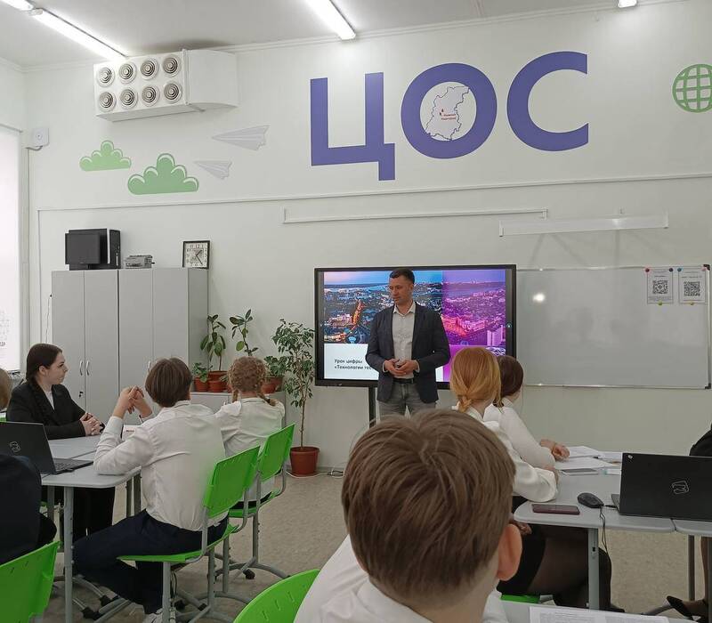 Александр Синелобов провел для нижегородских школьников «Урок цифры» о современных технологиях тестирования в сфере ИТ