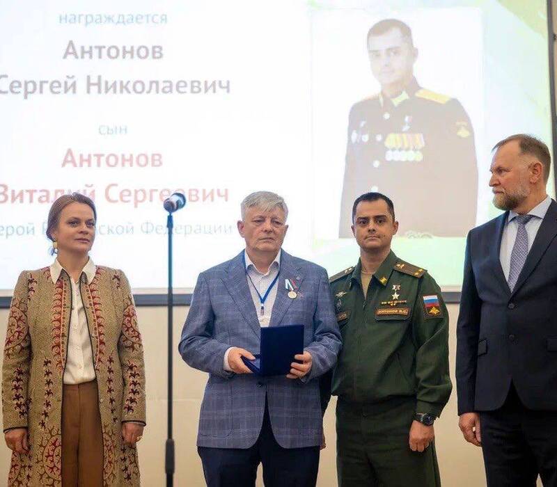 Отцам нижегородцев-Героев России вручили медали «Отец солдата» 