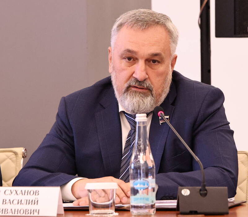 Василий Суханов: «Необходимо синхронизировать процессы строительства нового жилья и реконструкции школ в районах Нижнего Новгорода»