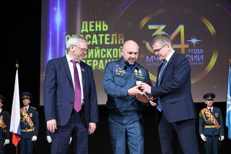 Петр Банников поздравил нижегородских спасателей с профессиональным праздником