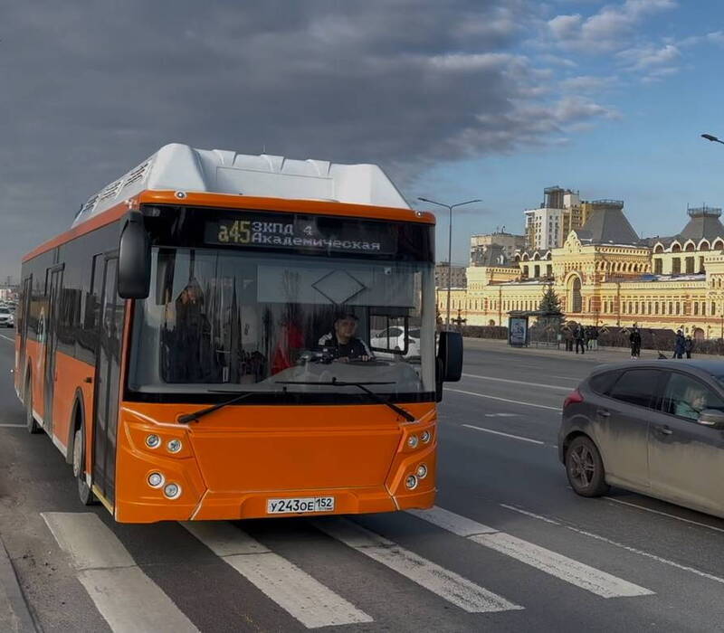 На автобусном маршруте А-45 начали работать автобусы большого класса